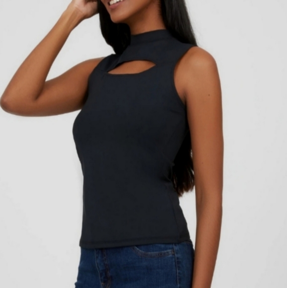 LAST CHANCE - Peek-A-Boo Tank Top - Picture 3 of 6